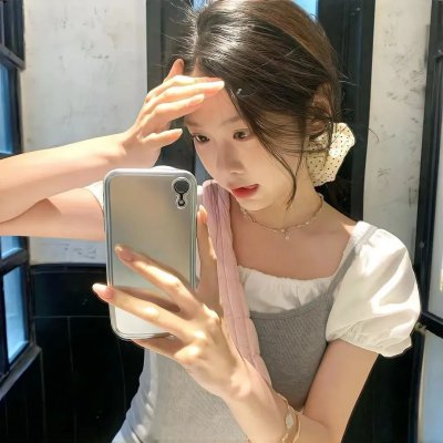 九顶假发的女孩